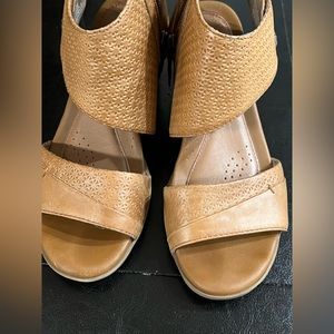 Womens Rockport Hattie 2 Piece Cuff Heeled Sandals, Tan 6.5M